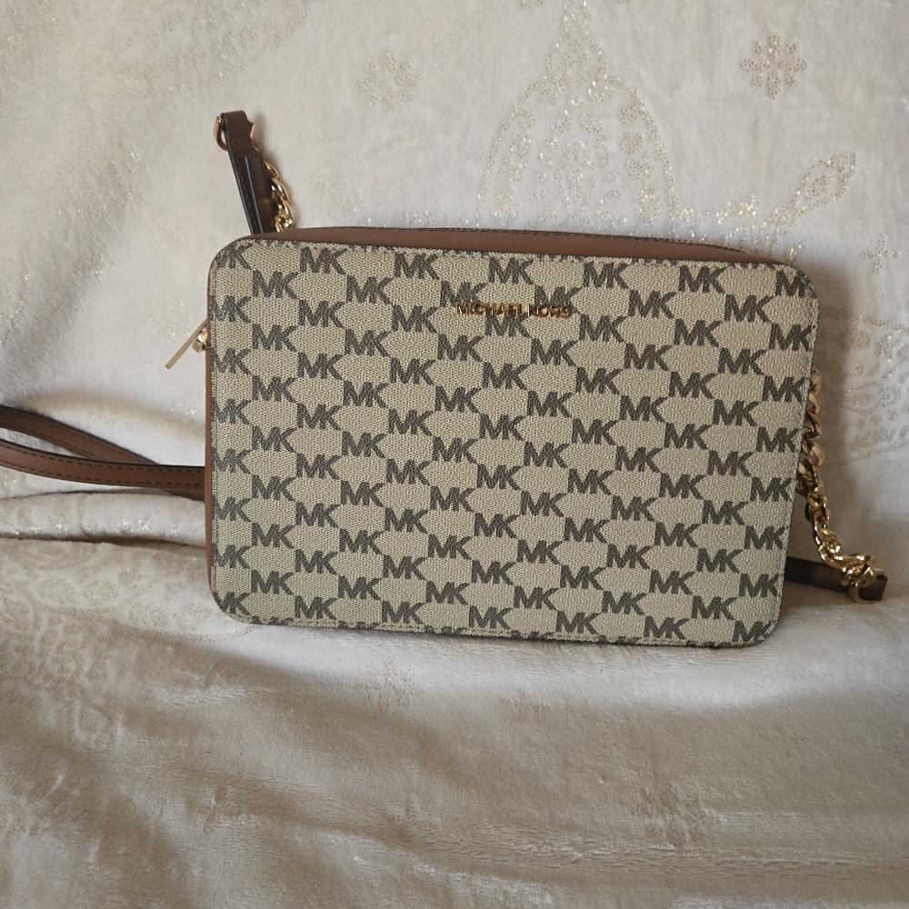 Michael Kors - Crossbody (NWOT) 👜